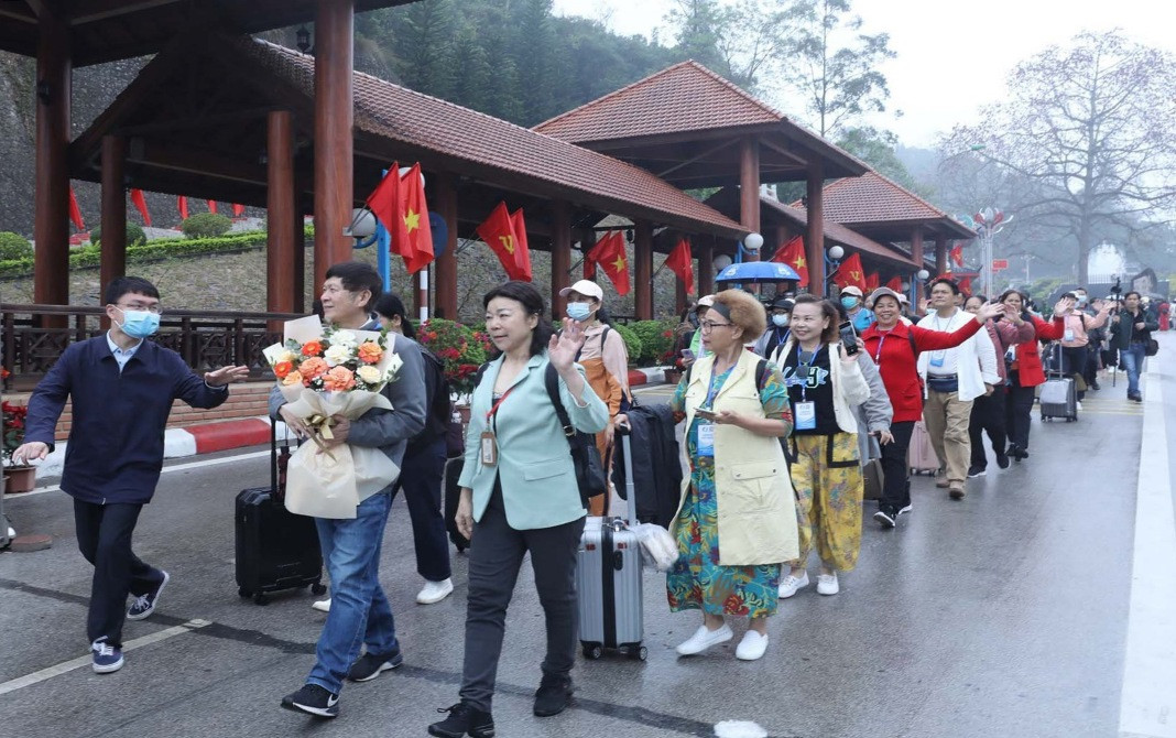 chinese tourist in vietnam