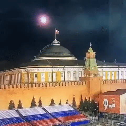 Khoảnh khắc Điện Kremlin bị tấn công, Kiev bác cáo buộc định ám sát ông Putin