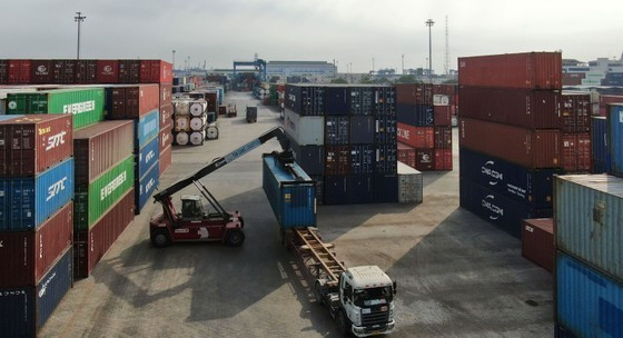 Ministry bumps into difficulty as investment in roads still prevails ảnh 1