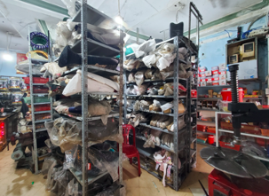 Police raid several garages modifying vehicles for street racers in HCMC ảnh 1