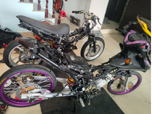 Police raid several garages modifying vehicles for street racers in HCMC ảnh 2