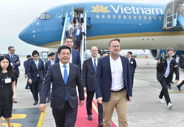 Prime Minister of Luxembourg begins official visit to Vietnam