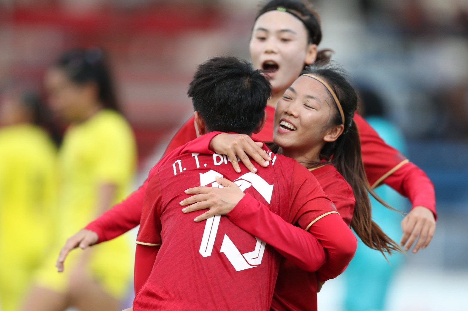 Nữ Việt Nam thắng dễ nữ Malaysia trận ra quân SEA Games 32
