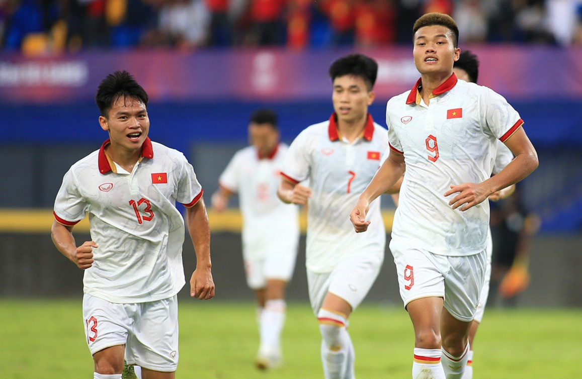 Hạ U22 Singapore, U22 Việt Nam chiếm ngôi đầu bảng SEA Games 32