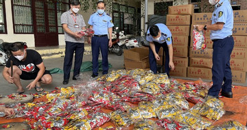 Bắc Ninh: Tiêu hủy hơn 23 nghìn chân gà đã tẩm ướp nhập lậu