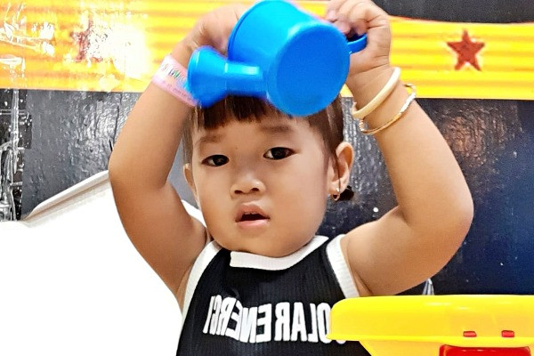 Vợ chồng Đồng Tháp treo thưởng 100 triệu đồng tìm con gái 2 tuổi mất tích