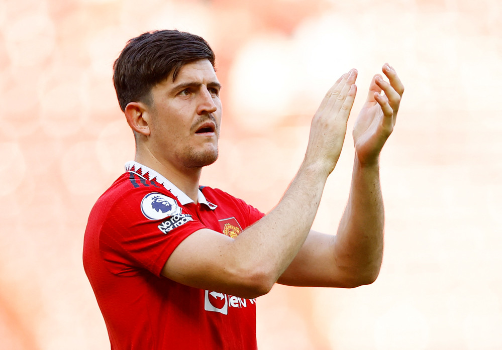 Ten Hag nói điều phũ phàng, Maguire 'bán xới' rời MU