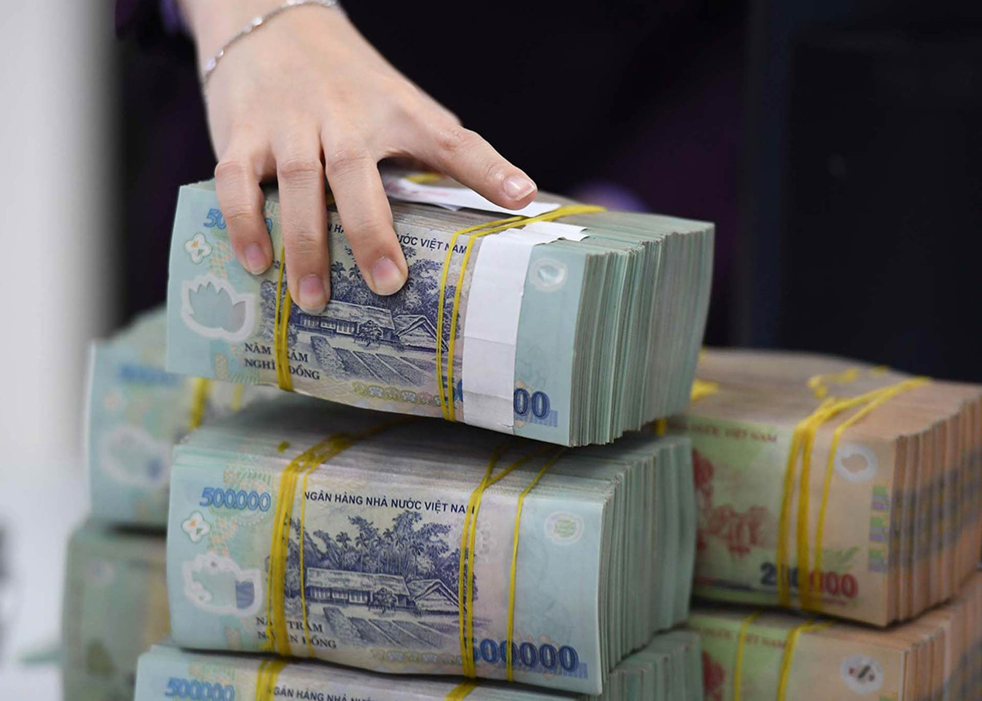 Disbursement of public investments stuck, VND1 quadrillion deposited at banks