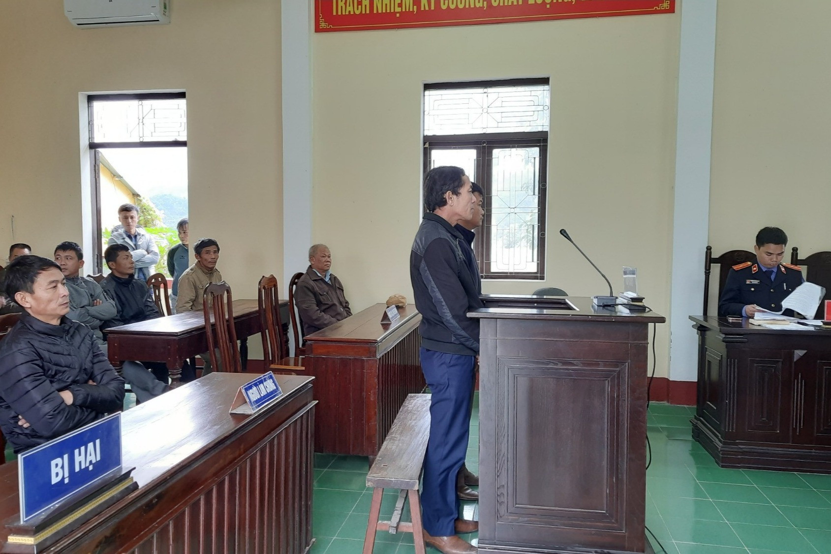 Buộc thôi việc Phó Giám đốc đăng ký đất đai ở Quảng Trị vì tham nhũng