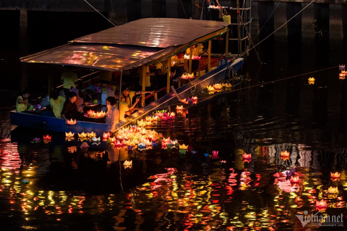 largest lantern releasing ceremony celebrates lord buddha s birthday picture 6
