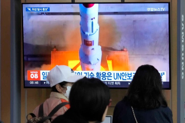 Triều Tiên 'phóng vệ tinh do thám', Nhật Bản và Hàn Quốc phát cảnh báo khẩn cấp