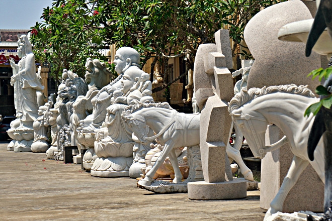 Bên trong bảo tàng điêu khắc đá hút khách tham quan vừa khánh thành ở Đà Nẵng