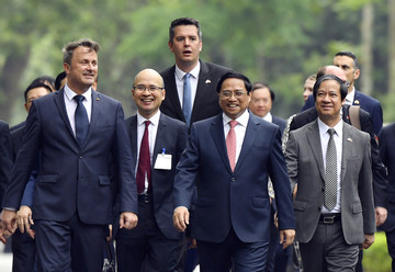 Thủ tướng Luxembourg thăm nhà sàn Bác Hồ, dự lễ đón tại Phủ Chủ tịch