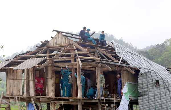 Bản tin trưa 4/5: Mưa đá, giông lốc gây thiệt hại hơn 7 tỷ đồng ở Điện Biên