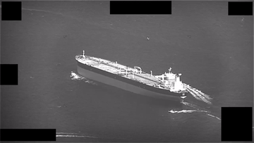 Xem Iran điều dàn xuồng cao tốc vây bắt tàu chở dầu ở Eo Hormuz