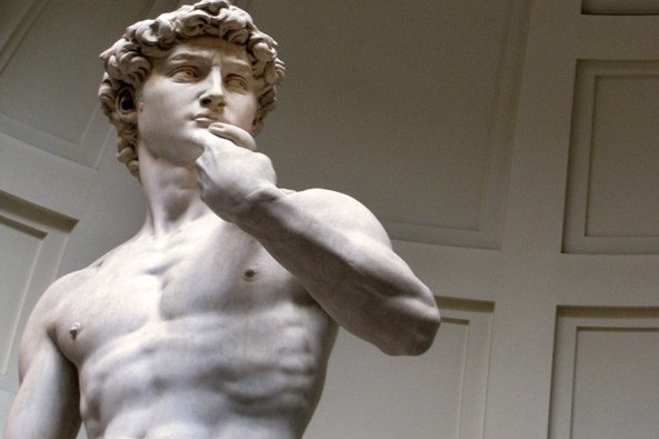 Hiệu trưởng mất chức vì bức tượng khỏa thân đẹp nhất thế giới