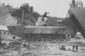 Bí ẩn dự án xe tăng triển khai từ tàu ngầm trong lúc lặn của Nhật