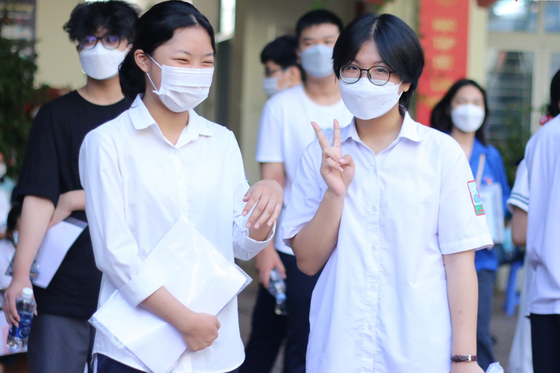 Hai trường chuyên TP.HCM chính thức mở cổng đăng ký tuyển sinh vào lớp 10