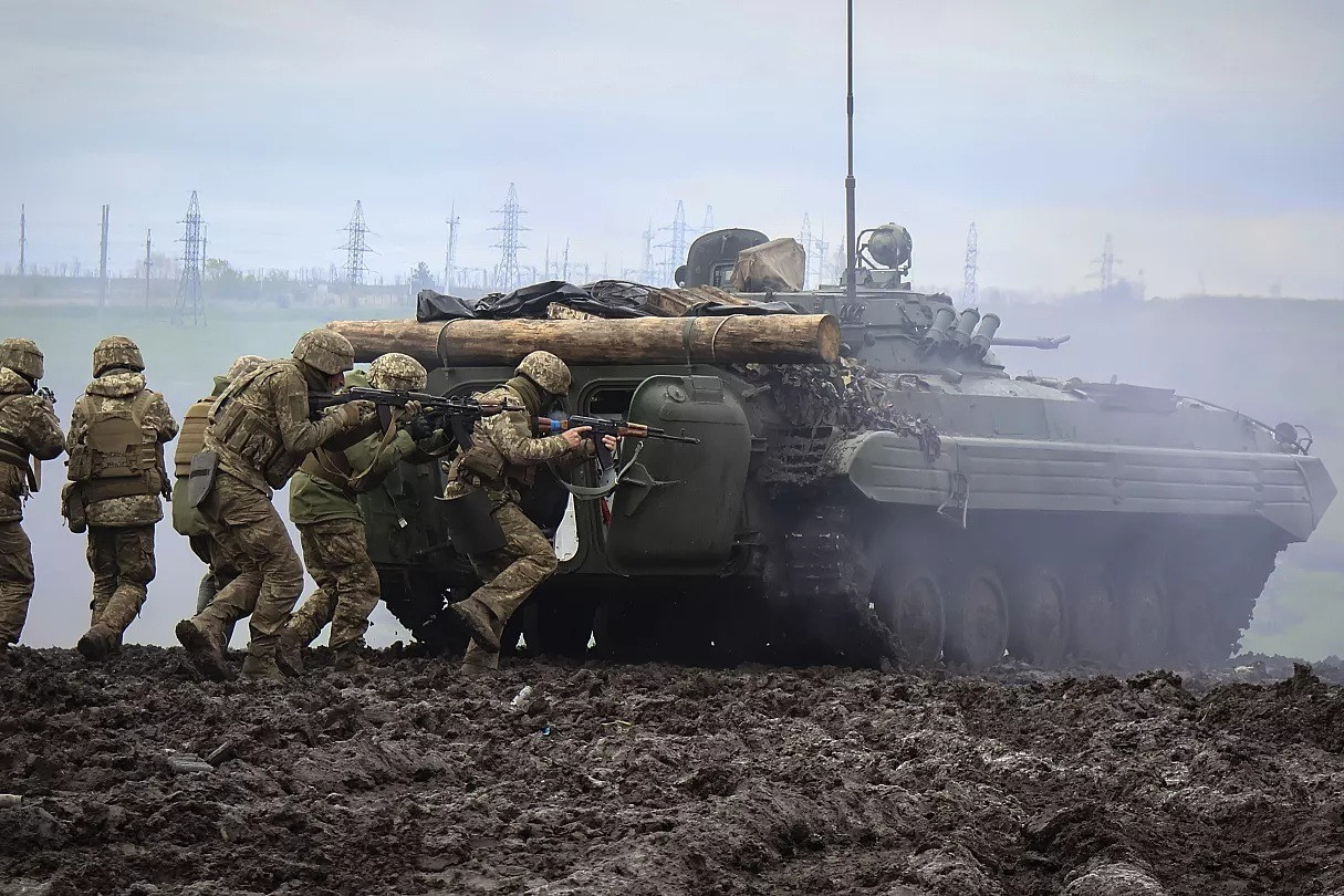 Nga cảnh báo hậu quả nếu Ukraine phản công, điều tra vụ cháy nhà máy dầu