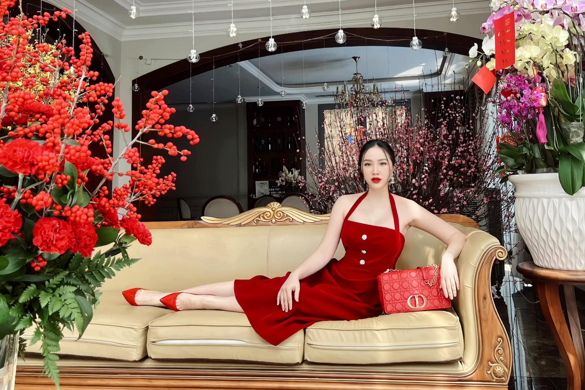 Bảo Thy sống như 'bà hoàng' trong biệt thự rộng lớn với chồng đại gia