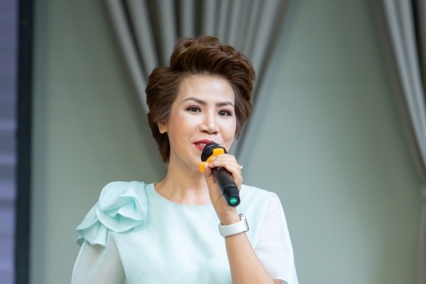 Giọng hát vang mãi của NSƯT Hồng Vy ở tuổi 44