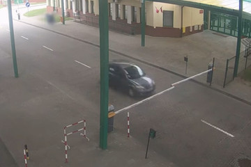 Video công dân Pháp lao xe qua chốt biên phòng Ba Lan để sang Nga