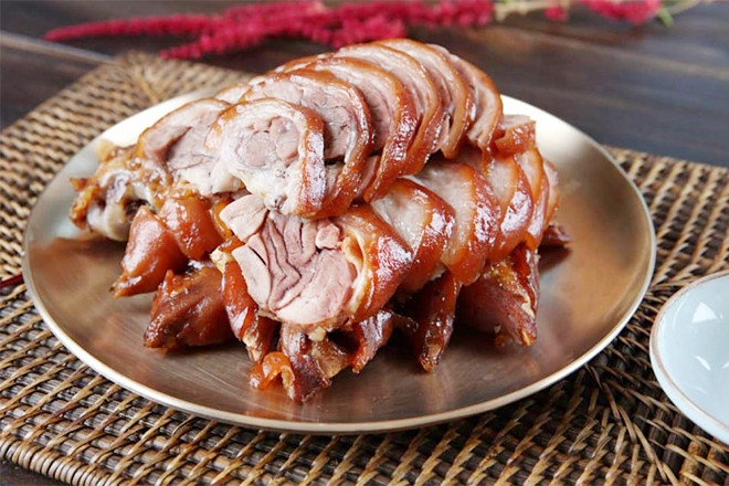 Thịt chân giò bổ dưỡng nhưng 2 nhóm người phải kiêng kỵ