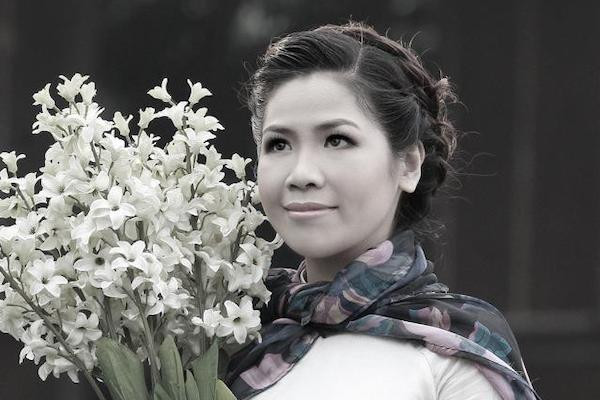 Nghệ sĩ Việt đau xót khi nghe tin NSƯT Hồng Vy qua đời ở tuổi 44