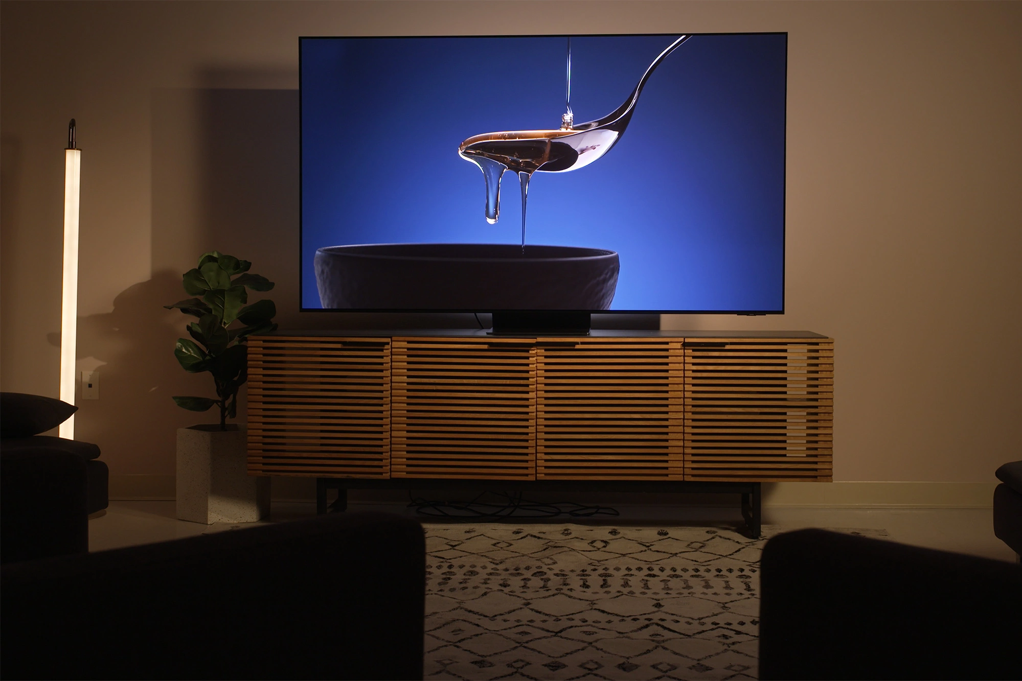 TV Samsung OLED S95C - xứng tầm 'vị vua mới của TV OLED'