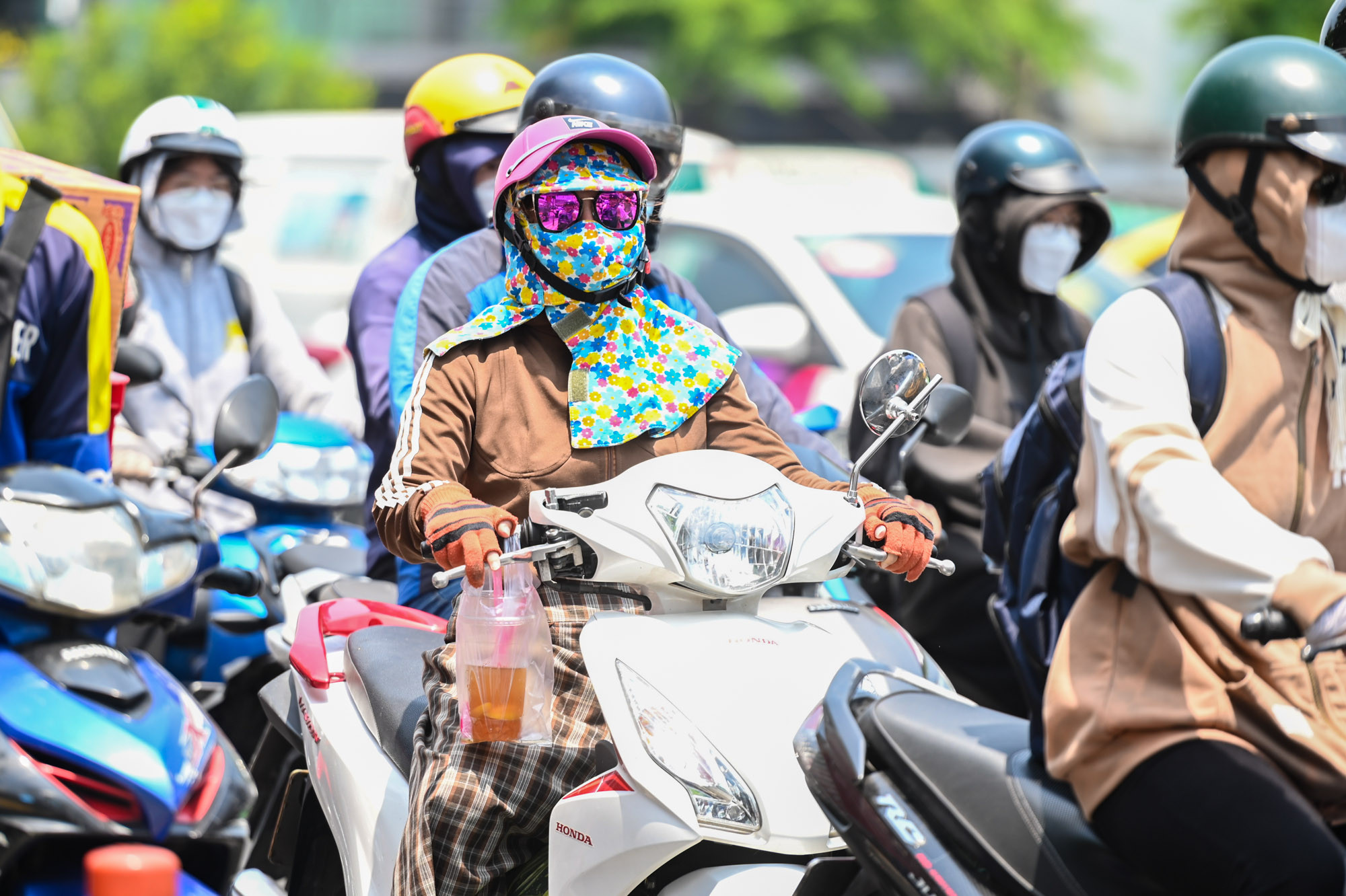 Nắng nóng hầm hập ở TP.HCM khi nào chấm dứt?