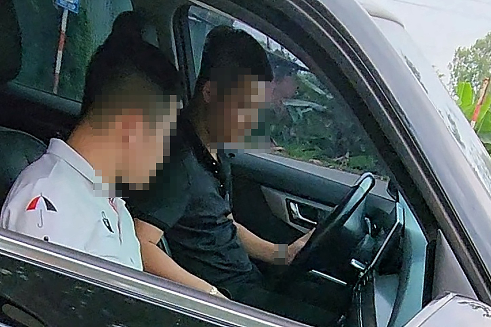 Màn ngã giá của 'cò' quanh trung tâm đăng kiểm ở Vĩnh Phúc