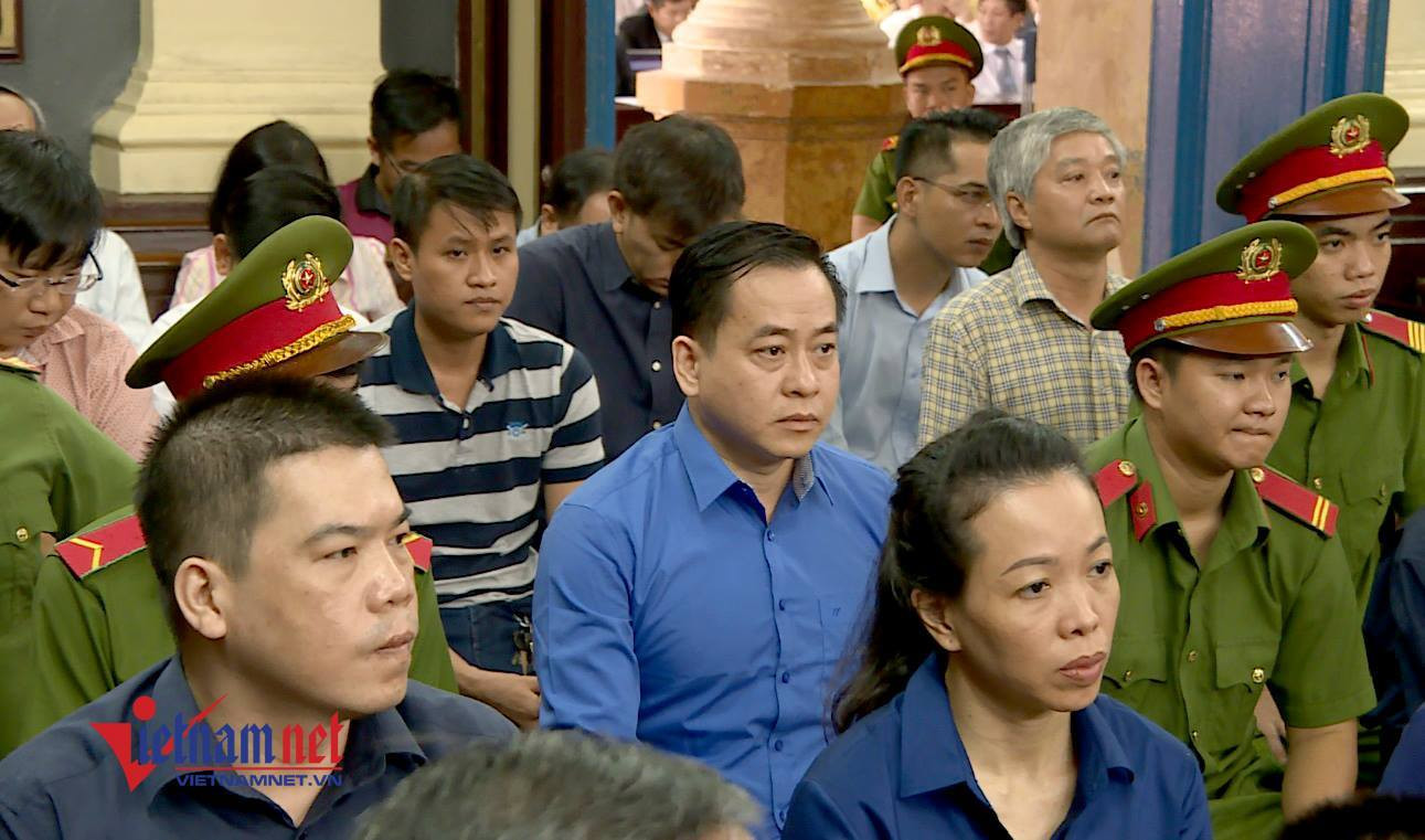 Chủ tịch TP.HCM chỉ đạo gỡ việc ngừng giao dịch tài sản với vợ Vũ 'nhôm'