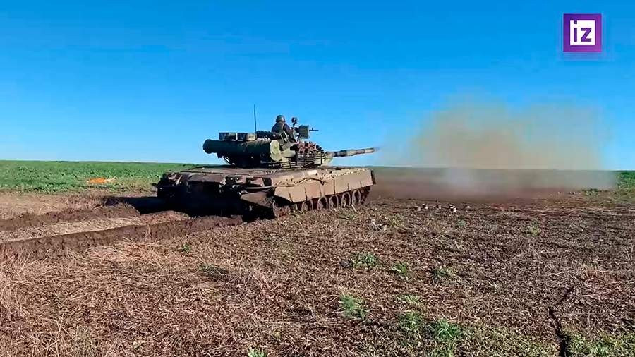 Video xe tăng T-80 của Nga bắn phá công sự Ukraine ở Bakhmut
