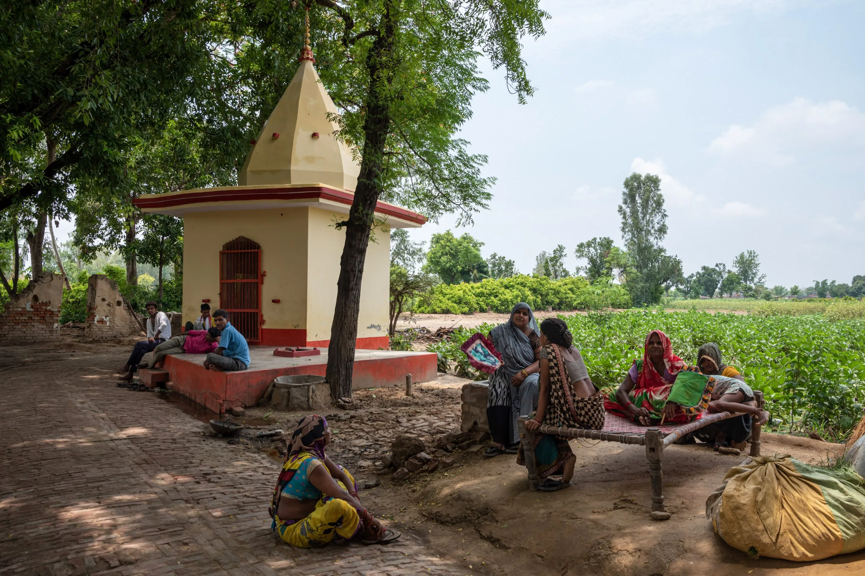 Life in a village without air conditioning under nearly 50 degrees Celsius