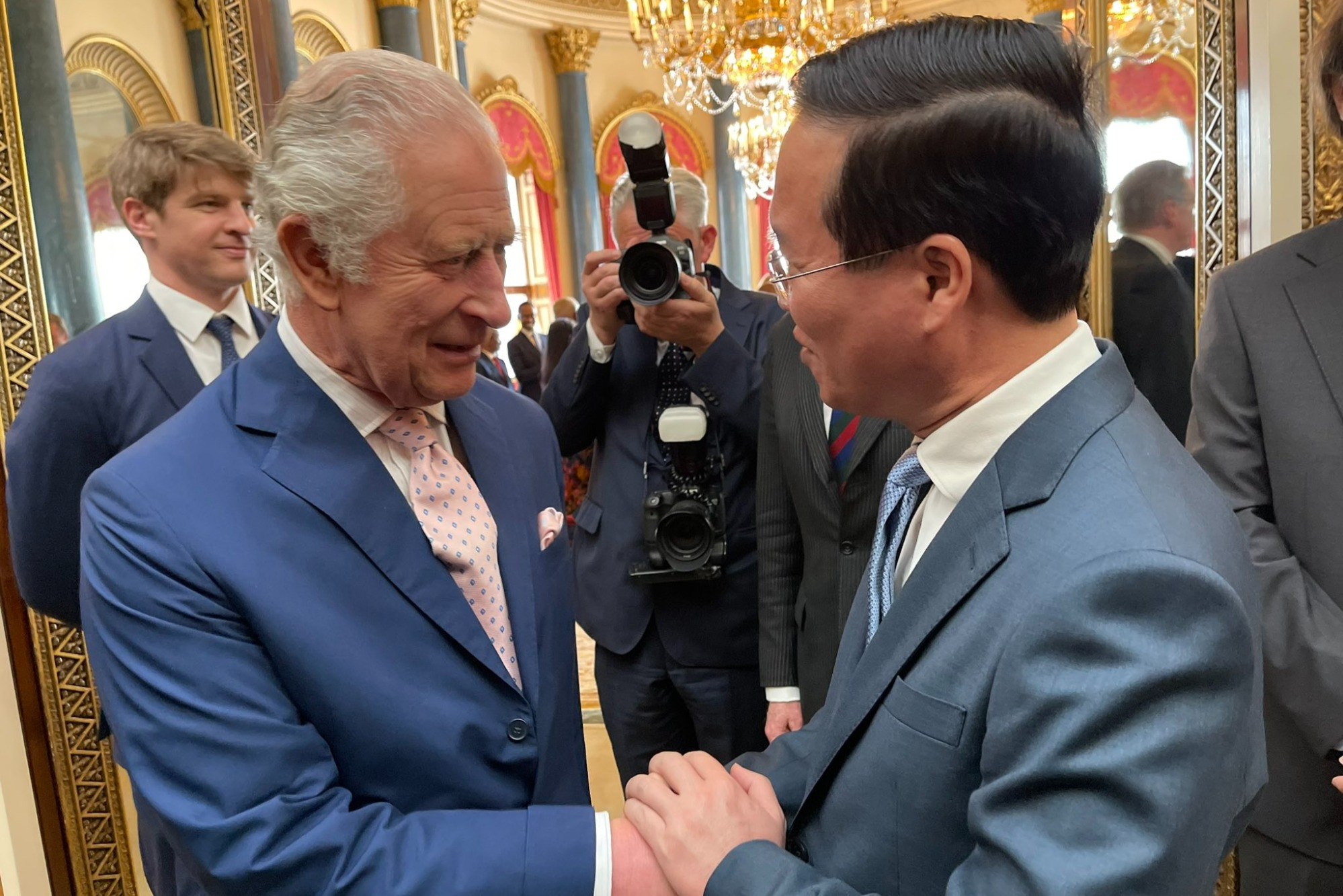Chủ tịch nước Võ Văn Thưởng hội kiến Vua Charles III tại cung điện Buckingham