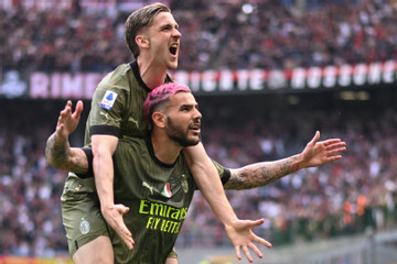 Milan thắng ấn tượng Lazio trước bán kết Cúp C1