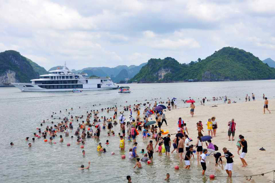 Đề xuất mở thêm bãi tắm rộng 250ha trên vịnh Hạ Long