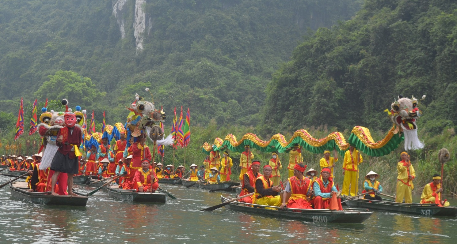 Danh thắng Tràng An mở hội