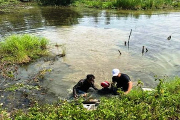 2 nam thanh niên ở Thanh Hóa cứu người say nắng lao xe xuống mương nước