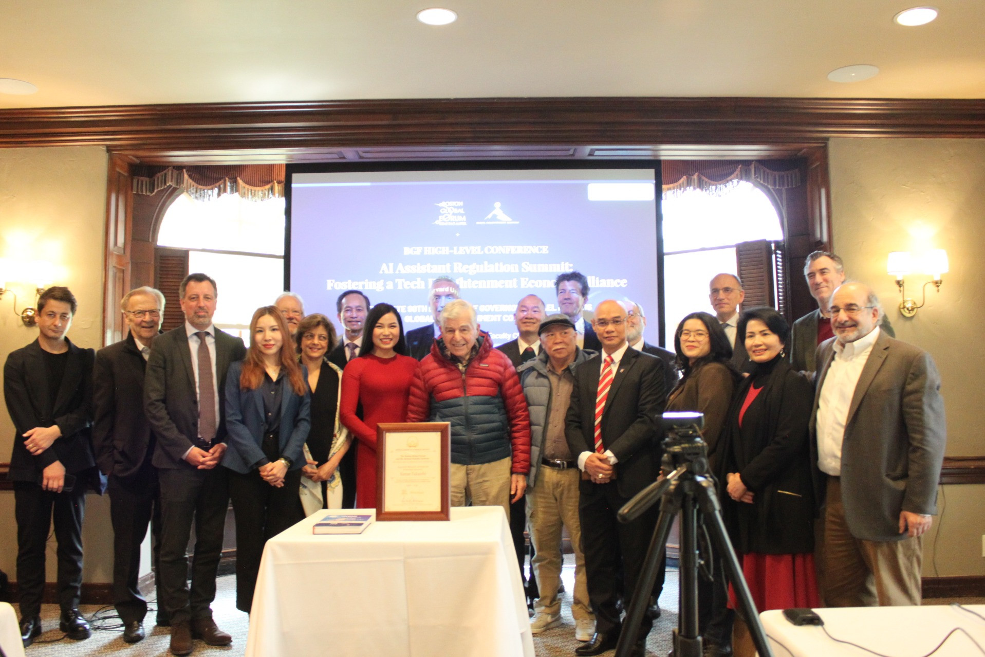 Đi tìm câu hát 'nắng tỏa chiều nay' giữa Đại học Harvard