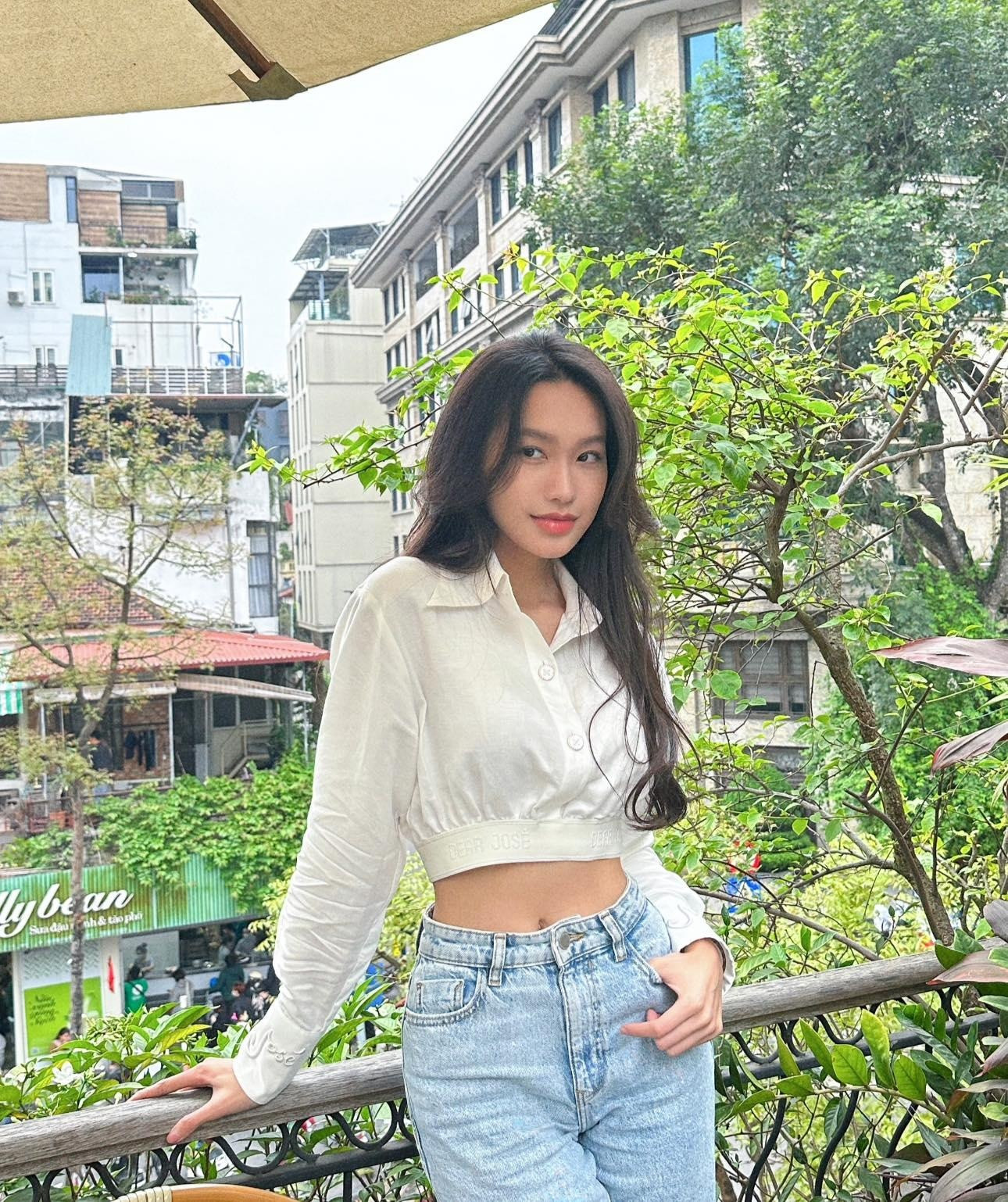 Thời trang khoe eo 55cm hút hồn của bạn gái Đoàn Văn Hậu - 3