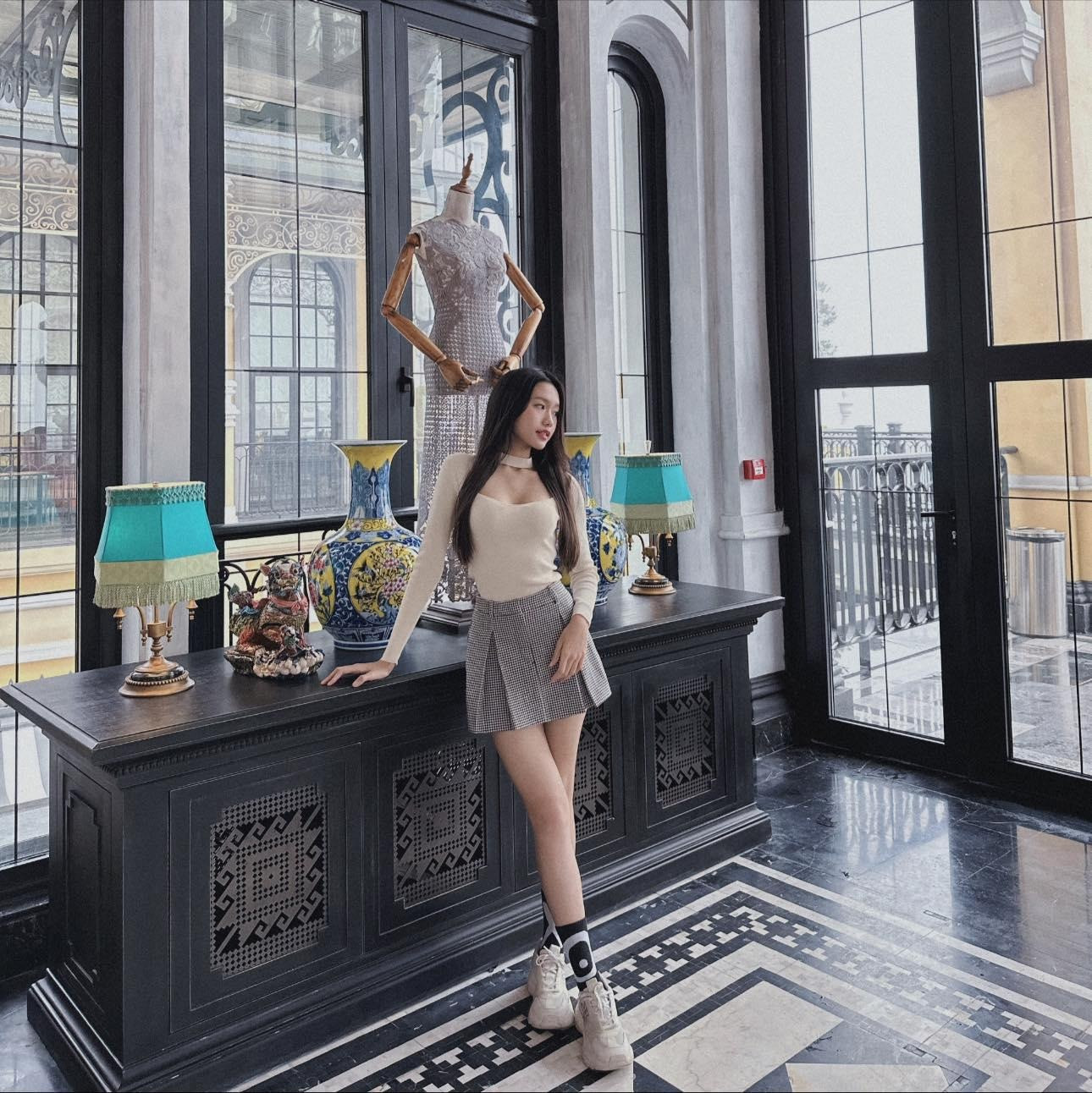 Thời trang khoe eo 55cm hút hồn của bạn gái Đoàn Văn Hậu - 5