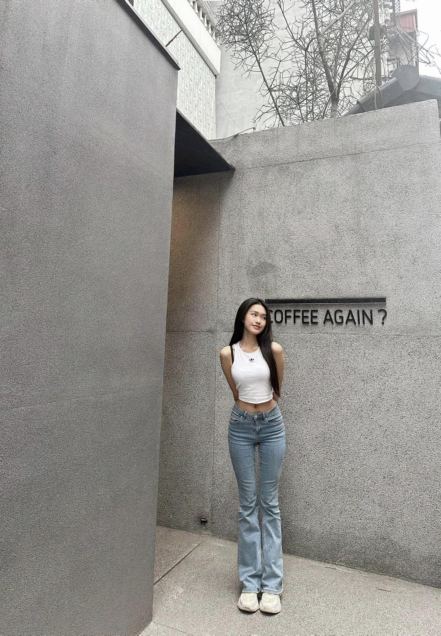 Thời trang khoe eo 55cm hút hồn của bạn gái Đoàn Văn Hậu - 9