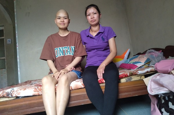 Mẹ đơn thân kiệt sức khi con gái mắc bệnh ung thư hiểm nghèo