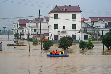 Mưa lớn gây lũ ở Trung Quốc, gần nửa triệu người chịu ảnh hưởng