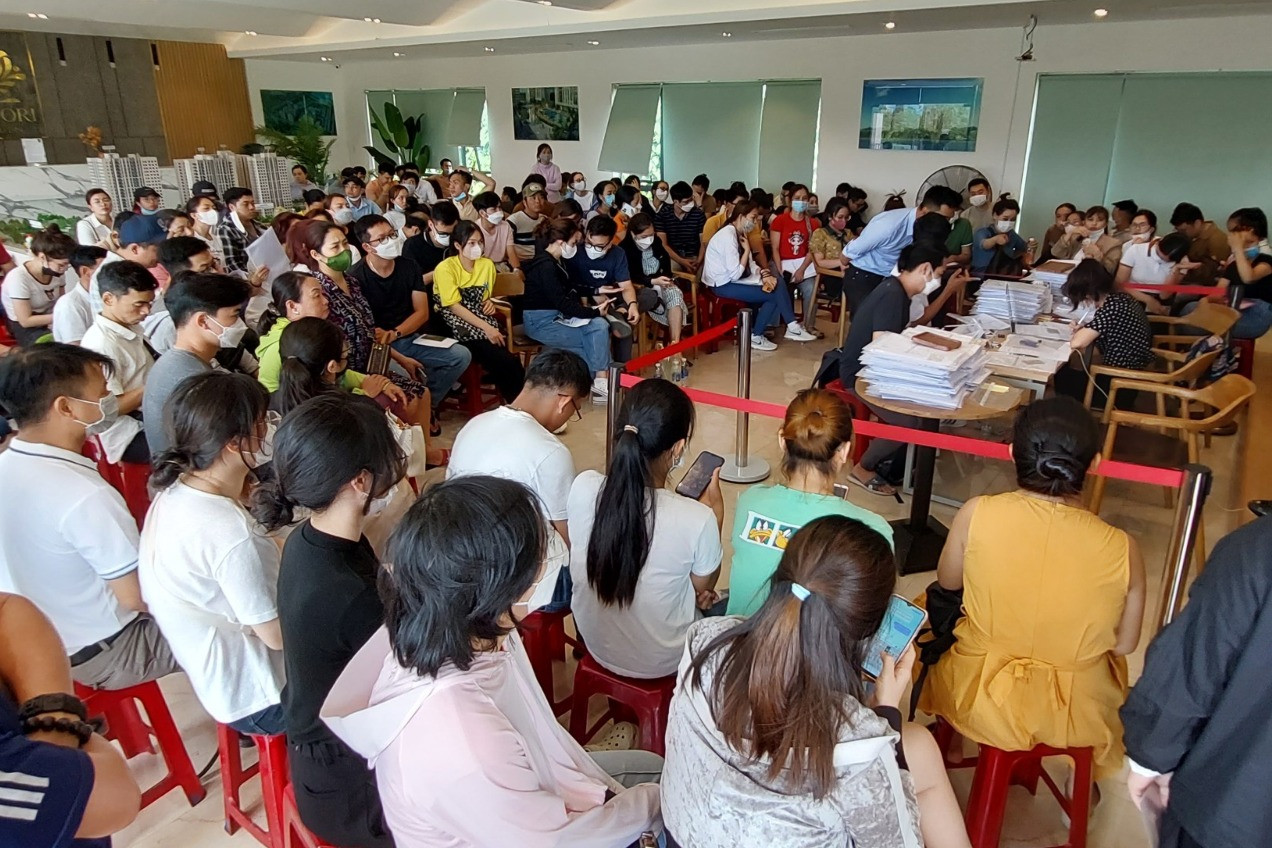 Xếp hàng từ 4h sáng mua nhà xã hội ở Đà Nẵng