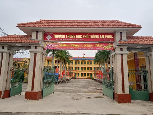 Học sinh lớp 11 ở Nam Định bị học sinh lớp 12 đâm tử vong trên đường đi học về