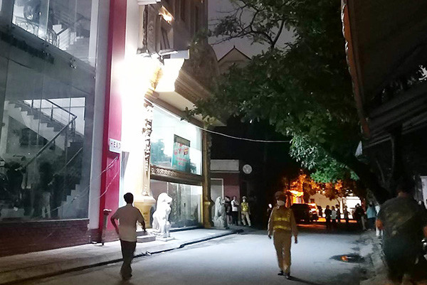 Bé gái 6 tuổi tử vong nghi rơi từ tầng cao nhà riêng xuống đất