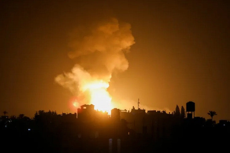 Israel không kích Dải Gaza, nhiều dân thường thương vong