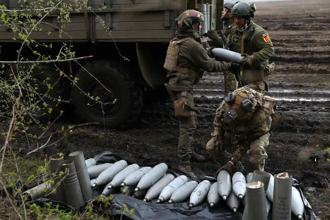 Nga dồn dập tấn công tên lửa vào Kiev, Italia hối thúc công dân rời Ukraine
